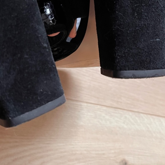 Saks Fifth Avenue Carissa Black Leather Sandals 7 M 4 1/2 inch chunky heel - Picture 6 of 16